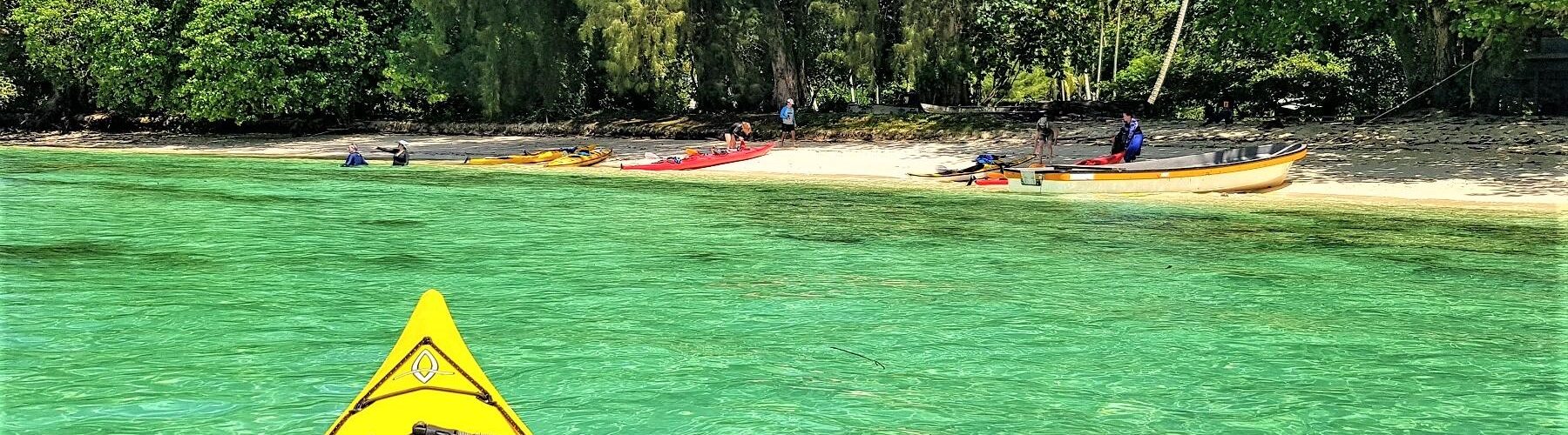 Tigak Kayak Green water